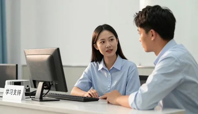 如何识别培训服务中的性能差异并做出理性选择